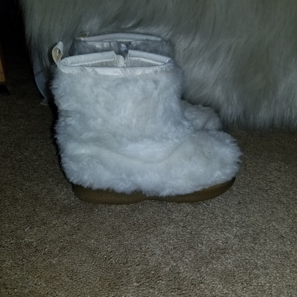 GAP Fury Winter Boots - Picture 3 of 3